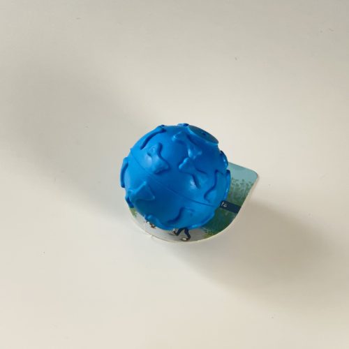 Gumilabda kutyajáték - sípolós - 7cm - csont - kék