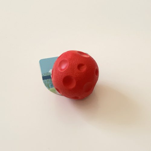 Sípolós labda kráterekkel 7cm - piros